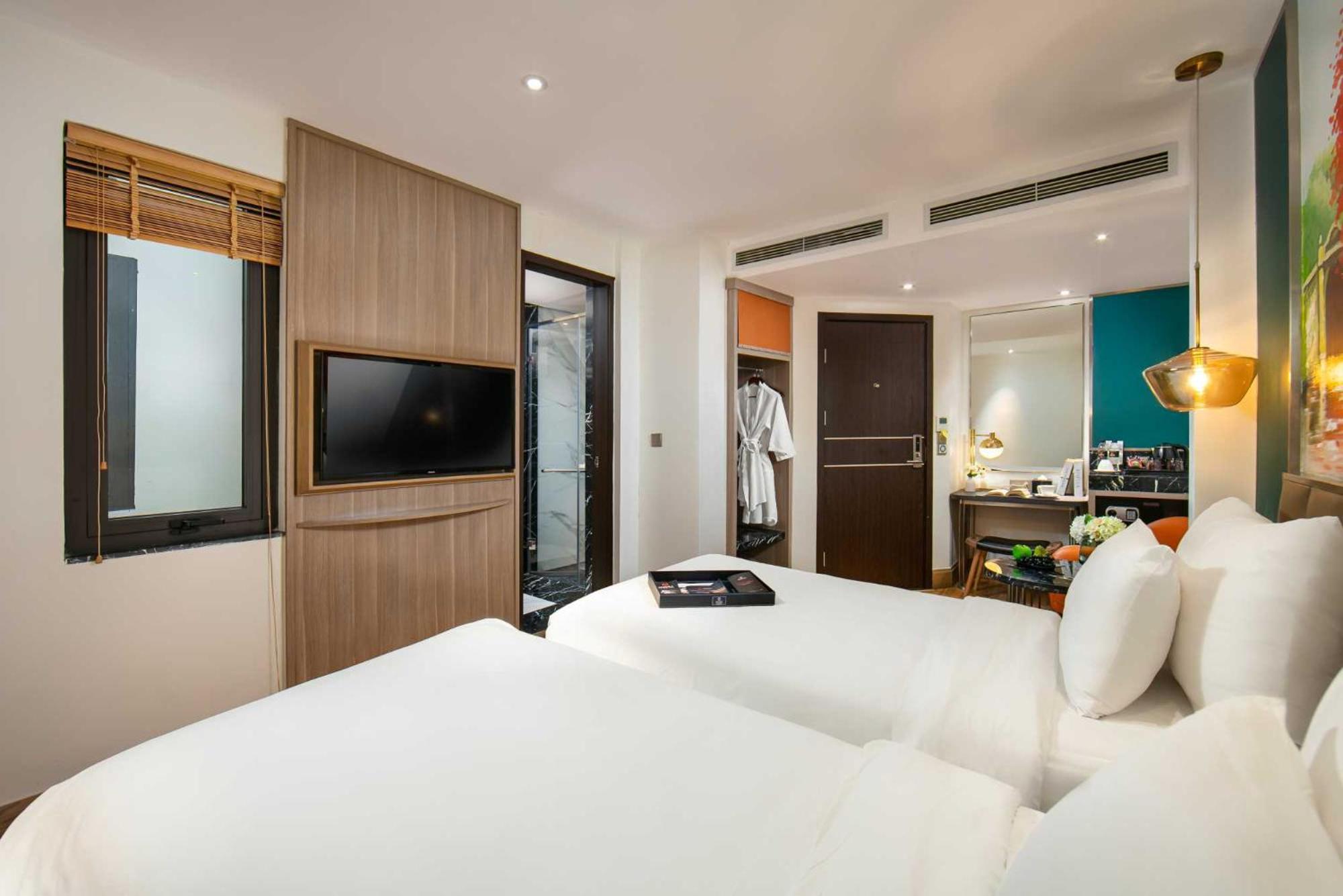 Aurora Premium - A Lifestyle Hotel Hanoi Bagian luar foto